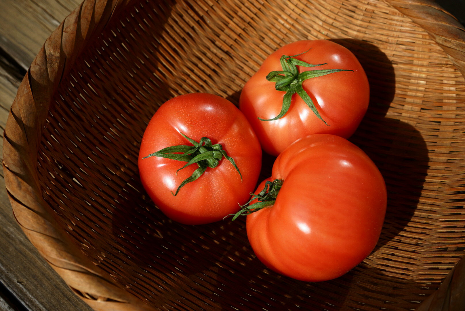【ふるさと納税】 完熟トマトジュース ( 720mL × 2本 ) トマト 完熟トマト tomato 濃厚 さっぱり 野菜 やさい 果物 フルーツ 甘い リコピン ビタミンC プチ 美容 美肌 健康食品 新鮮 栄養 免疫 サラダ 料理 アレンジ 人気 食塩 添加物 不使用 井出農園 神奈川 湘南 藤沢 - 画像2