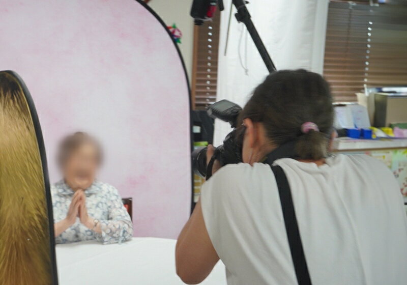 【ふるさと納税】シニア向け出張撮影【小田原市在住のモデルさん限定】【ヘアメイク メイク 仕度手伝い プレゼント 親孝行 写真 写真撮影 写真加工　L版プリント 美肌加工 記念 記念撮影 記念写真 予約制 事前予約 写真データ 神奈川県 小田原市 】 - 画像3