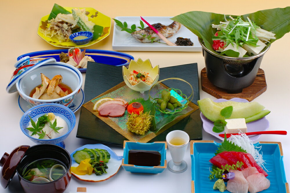 【ふるさと納税】[10月より寄附額変更予定] 山荘なぎさ 大山豆腐料理を満喫！10名様宿泊券 [0246] サムネイル2