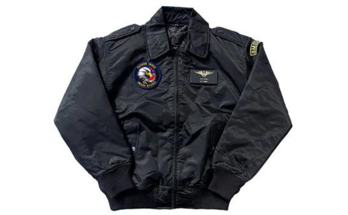 【ふるさと納税】海上自衛隊 簡易ジャンパー 3空 厚木基地仕様 ファッション 男性 メンズ アウター 上着 キルティング 保温性 襟取り外し可 ワッペン ベルクロ 第3航空隊現行ワッペン サムネイル2