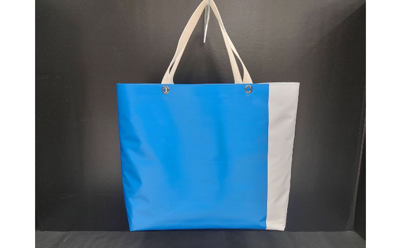 【ふるさと納税】アップサイクルバック 軽い 丈夫 濡れてもOK 使用用途 無限大 BIGトートバッグ ファッション かばん 防水 ターポリン サムネイル2