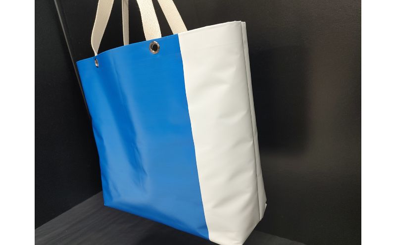 【ふるさと納税】アップサイクルバック 軽い 丈夫 濡れてもOK 使用用途 無限大 BIGトートバッグ ファッション かばん 防水 ターポリン サムネイル3