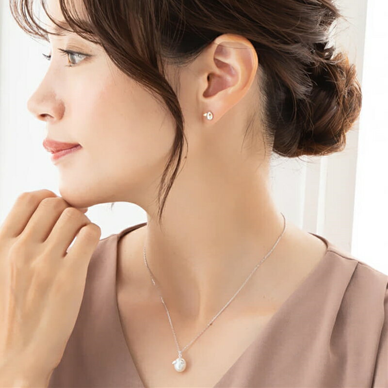 【ふるさと納税】天使の卵 パールペンダント（ホワイト 中）アクセサリー【 神奈川県 大磯町 パールネックレス レディースジュエリー ファッション小物 天然パール ロジウム加工 シルバー 誕生日 お祝い ギフト 贈り物 ファッションペンダント 】 サムネイル3