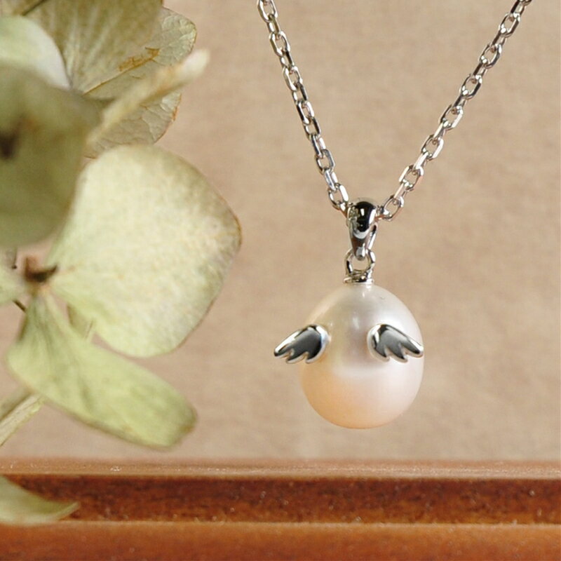 【ふるさと納税】天使の卵 パールペンダント（ホワイト 小）アクセサリー【 神奈川県 大磯町 パールネックレス レディースジュエリー ファッション小物 天然パール ロジウム加工 シルバー 誕生日 お祝い ギフト 贈り物 ファッションペンダント 】 サムネイル2