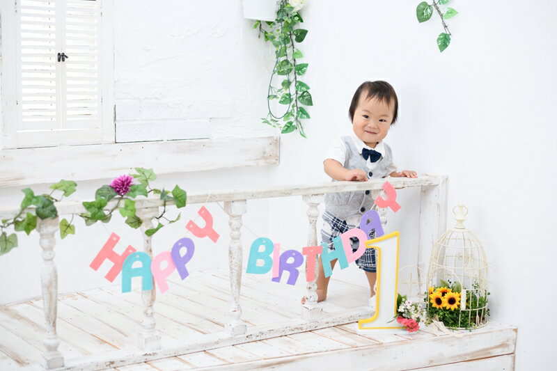 【ふるさと納税】お誕生日のプレゼントに最適 2面アルバム付撮影券 スタジオ撮影 ＜記念日フォト/バースデー/アニバーサリー＞【 神奈川県 大磯町 記念写真 誕生日 プレゼント スマイルシャトル 父の日 母の日 敬老の日　自然表情】 サムネイル3