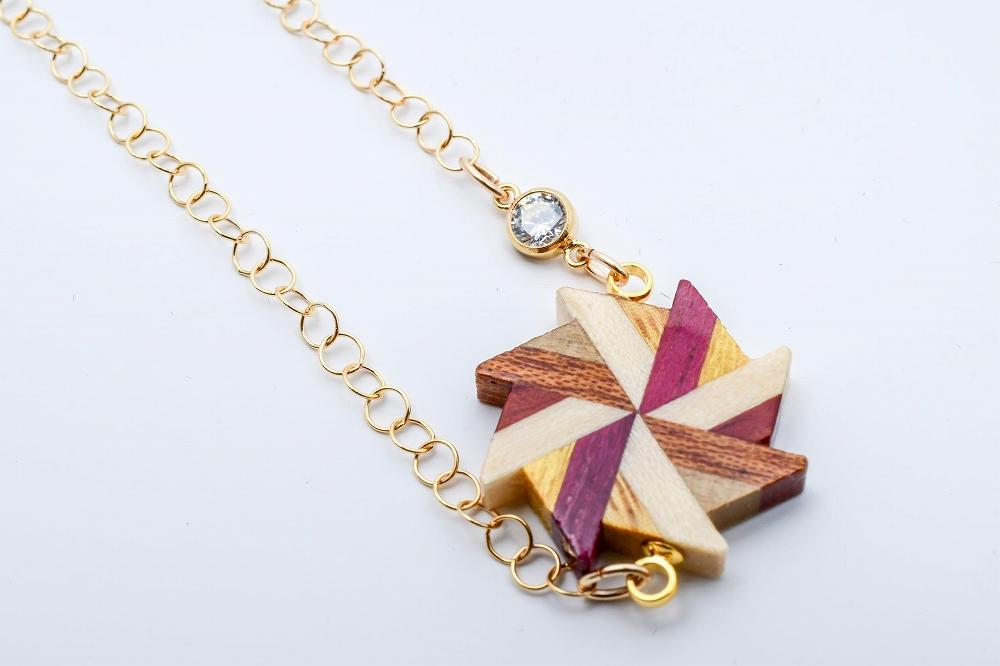 【ふるさと納税】箱根寄木細工　風車＆ジルコニア　ペンダント | 工芸品 装飾品 民芸品 木工品 寄木細工 クラフト 木製 ペンダント 風車 天然素材 デザイン 伝統工芸 人気 おすすめ ギフト 伝統 日本製 観光 お土産 送料無料 神奈川 箱根 サムネイル3