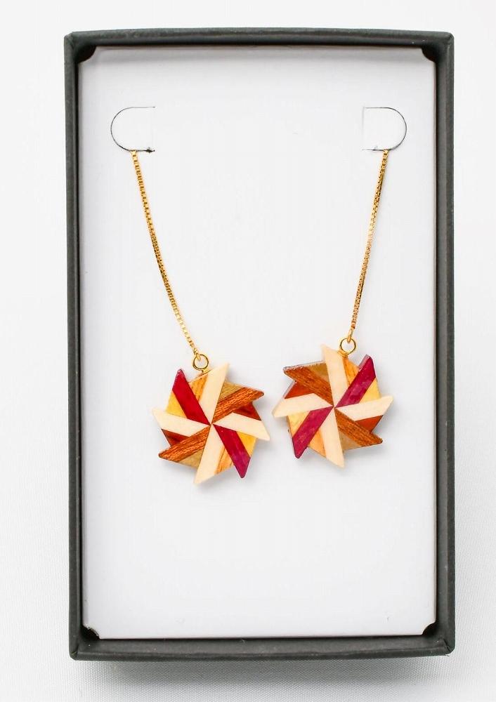 【ふるさと納税】箱根寄木細工　風車　チェーンピアス | 工芸品 装飾品 民芸品 木工品 寄木細工 クラフト 木製 ピアス チェーンピアス 風車 天然素材 デザイン 伝統工芸 人気 おすすめ ギフト 伝統 日本製 観光 お土産 送料無料 神奈川 箱根 サムネイル3