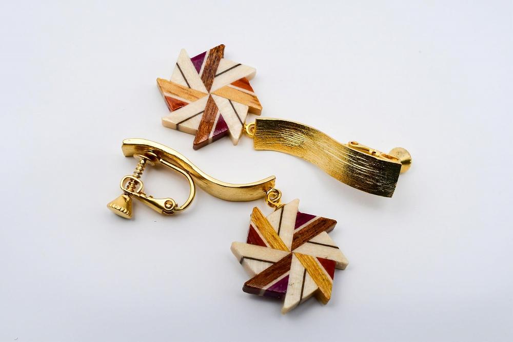 【ふるさと納税】箱根寄木細工　ウェーブイ・イヤリング　風車 | 工芸品 装飾品 民芸品 木工品 寄木細工 クラフト 木製 イヤリング 風車 天然素材 デザイン 伝統工芸 人気 おすすめ ギフト 伝統 日本製 観光 お土産 送料無料 神奈川 箱根 サムネイル3