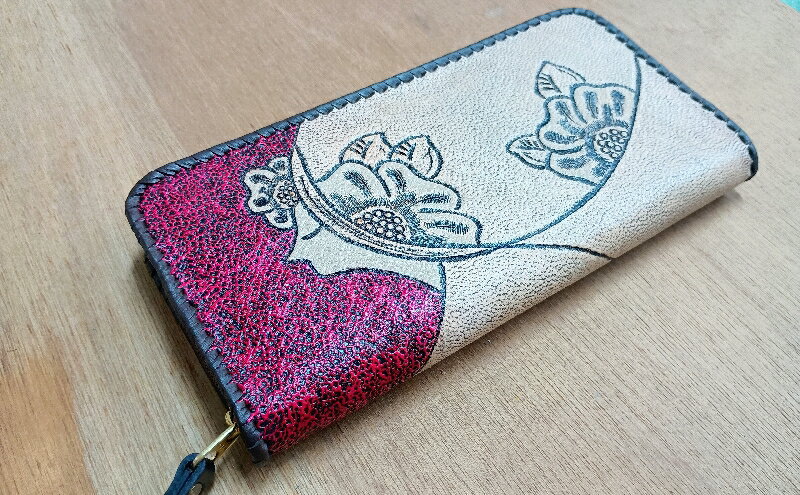 【ふるさと納税】☆世界にひとつだけ☆ L型小銭入れ付きファスナー財布☆女性と花☆ ディープレッド 山羊革 財布 お財布 長財布 サムネイル3