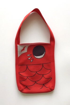 【ふるさと納税】鯉のぼり ニットバッグ（手提げバック）【選べる3色「レッド」or「ブルー」or「グリーン」】《タテ20×ヨコ15×マチ3.5（cm） 》 ニット バッグ 手提げ 手さげ 水洗い可能 丈夫で軽量なバッグ 加茂市 プロシード サムネイル3