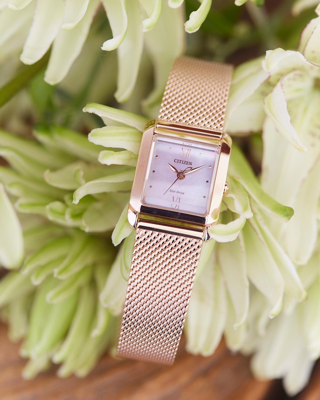 【ふるさと納税】【CITIZEN】 シチズン エル EW5593-64D シチズン 腕時計 レディース ゴールド ワインレッド 替えバンド付き スクエア 光発電 エコ・ドライブ 防水 ステンレス カーブカットサファイアガラス メーカー保証 プレゼント 新潟県 妙高市 サムネイル2