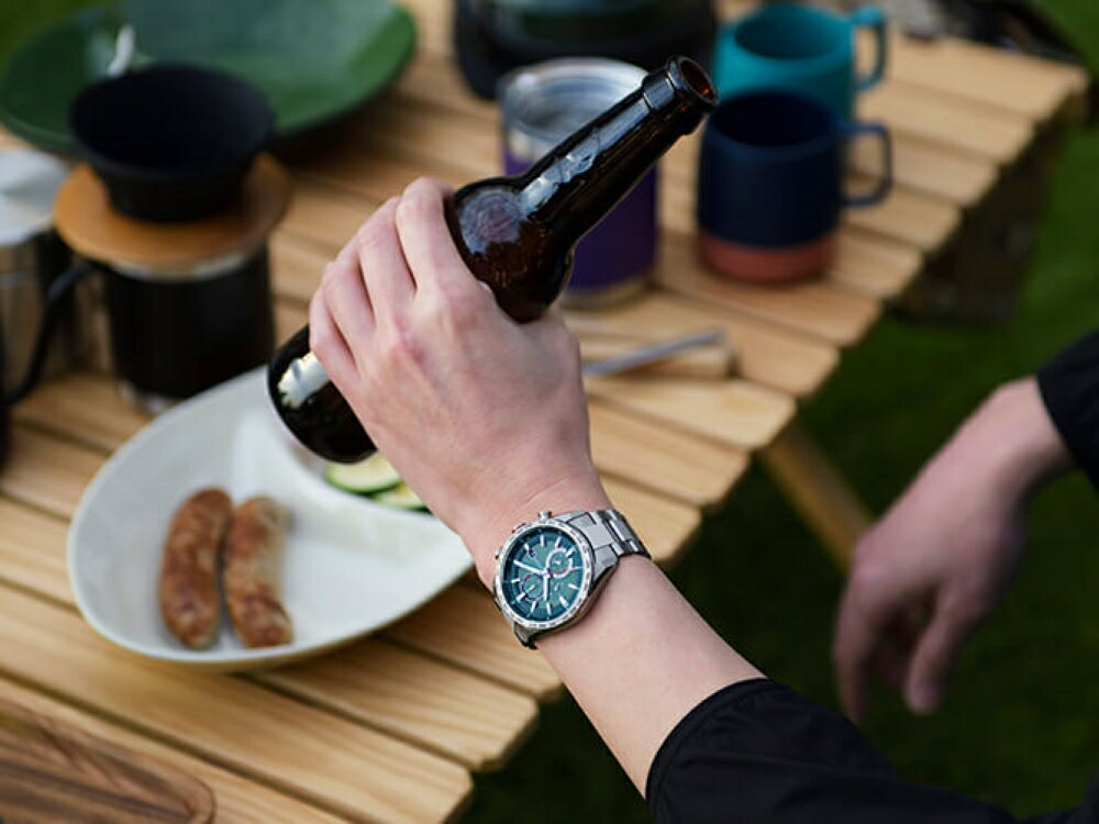 【ふるさと納税】【CITIZEN】 アテッサ AT8181-63W シチズン 腕時計 メンズ シルバー グリーン 光発電 エコ・ドライブ 電波受信 防水 クロノグラフ デュラテクトチタンカーバイト スーパーチタニウム サファイアガラス メーカー保証 新潟県 妙高市 サムネイル3