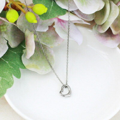 【ふるさと納税】純チタンオープンハートペンダント ハート ネックレス 変色しにくい ギフト かわいい 新潟県 弥彦村_アクセサリー ネックレス ファッション プレゼント ギフト 贈り物 贈答品 お祝い 記念日 誕生日【配送不可地域：沖縄県】【1288826】 サムネイル3