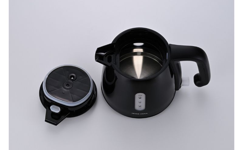 【ふるさと納税】転倒湯漏れ機能付き　電気ケトル0.8L　黒　電化製品 キッチン用品 電気ケトル 空だき防止機能 こぼれにくい 卓上 サムネイル3