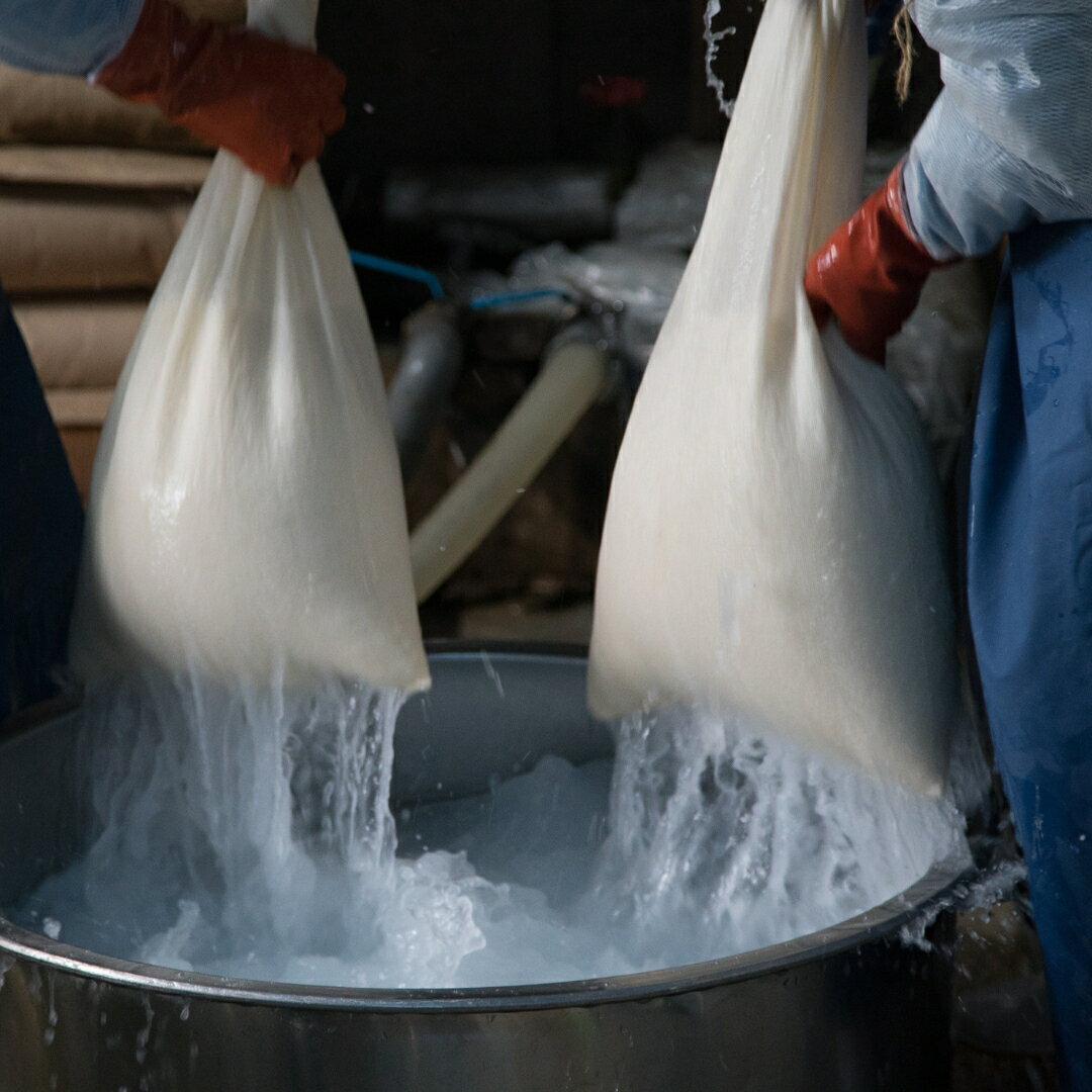 【ふるさと納税】 焼酎 ゆきのまゆ 720ml × 1本 本格焼酎 苗場酒造 新潟 | 四合瓶 お取り寄せ 人気 おすすめ 贈り物 贈答 プレゼント ギフト 父の日 新潟県 津南町 サムネイル3