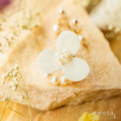 淡水パールとオパールの花弁のお花ブローチとピアス×各1点【配送不可地域：沖縄県】【1479521】