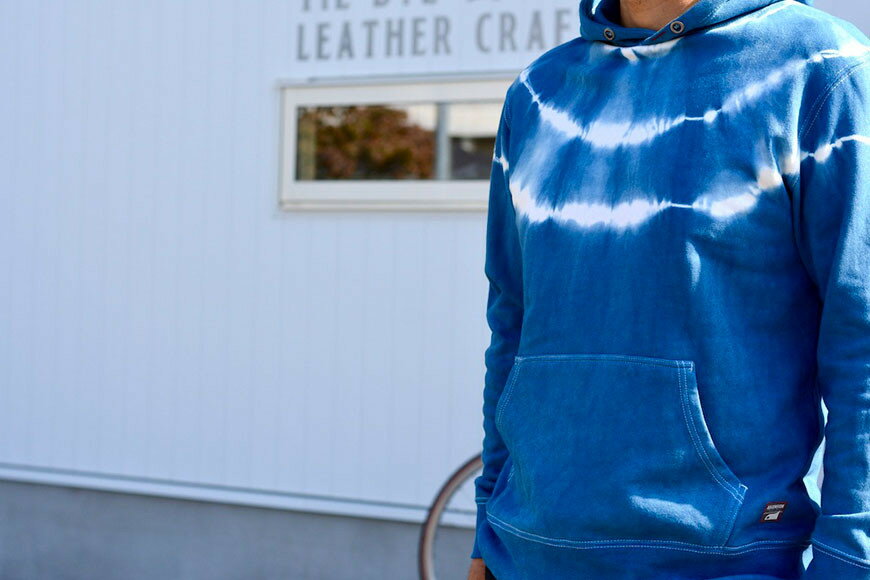 【ふるさと納税】パーカー ASCENSION 藍染め タイダイ パーカーC 1枚 ファッション 服 男性 メンズ 女性 レディース 　お届け：※寄附申込がお盆・連休前後の場合や寄附申込が集中した場合は、お届けまでお待たせすることがございます。 サムネイル3