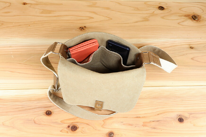 【ふるさと納税】 メッセンジャー バッグ S [アトリエSASSA 富山県 朝日町 34310372] ショルダー バッグ 小さめ 鞄 かばん カバン 帆布 革 おしゃれ 手作り シンプル レザー サムネイル3