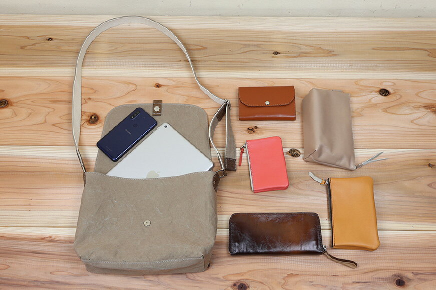 【ふるさと納税】 メッセンジャーバッグ [アトリエSASSA 富山県 朝日町 34310328] ショルダー バッグ 鞄 かばん カバン 帆布 革 おしゃれ 手作り シンプル レザー サムネイル2