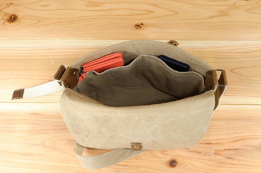 【ふるさと納税】 メッセンジャーバッグ [アトリエSASSA 富山県 朝日町 34310328] ショルダー バッグ 鞄 かばん カバン 帆布 革 おしゃれ 手作り シンプル レザー サムネイル3