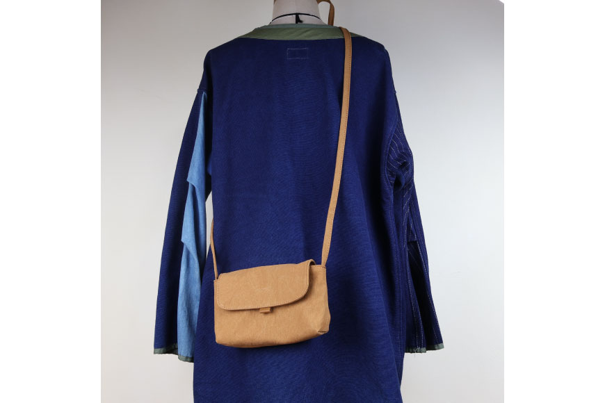 【ふるさと納税】 よこポシェット [アトリエSASSA 富山県 朝日町 34310397] ポシェット 斜めがけ バッグ 長財布 スマホ 帆布 革 おしゃれ 手作り シンプル レザー サムネイル2