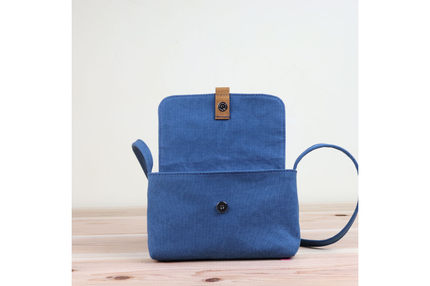 【ふるさと納税】 よこポシェット [アトリエSASSA 富山県 朝日町 34310397] ポシェット 斜めがけ バッグ 長財布 スマホ 帆布 革 おしゃれ 手作り シンプル レザー サムネイル3