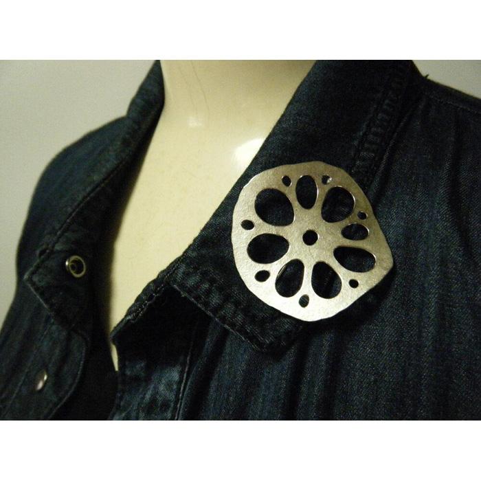 【ふるさと納税】【金工】お野菜チップス「レンコン」ブローチ兼ネックレストップ | アクセサリー ネックレス ファッション 蓮根 伝統 工芸 おしゃれ オシャレ 装飾 水引 贈答 贈り物 ギフト 金沢 石川 サムネイル2