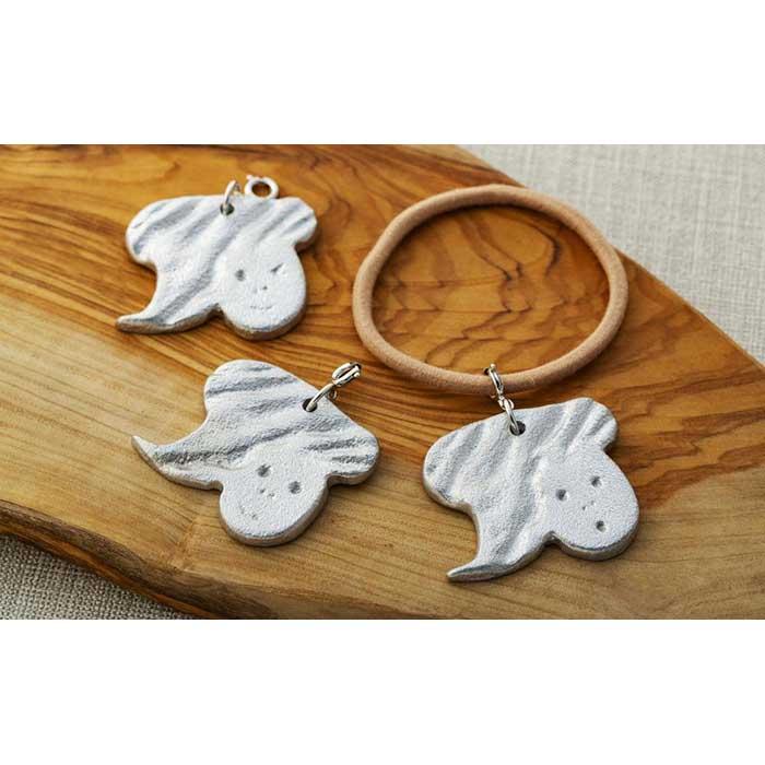 【ふるさと納税】金沢鋳物の石川さんが登場！石川さんアクセサリーチャーム Lサイズ　3種 | 石川さん キャラクター アクセサリー チャーム ヘアゴム アルミ ギフト 贈答 金沢 サムネイル2