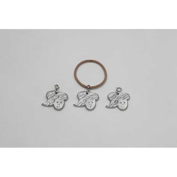 【ふるさと納税】金沢鋳物の石川さんが登場！石川さんアクセサリーチャーム Sサイズ　3種 | 石川さん キャラクター アクセサリー チャーム ヘアゴム アルミ ギフト 贈答 金沢 サムネイル3