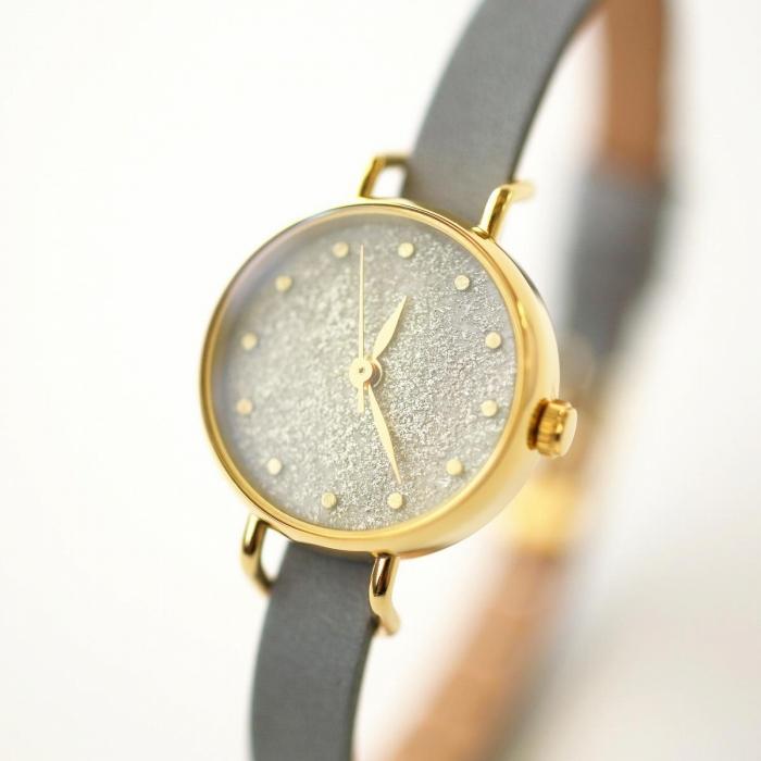 【ふるさと納税】はなもっこ こないろ 水晶に水金箔ちらし | 雑貨 日用品 時計 レディース腕時計 腕時計 レディース おしゃれ プレゼント ギフト 高級 ベルト 交換 軽量 化粧品 時計アクセサリー 防水 人おすすめ 送料無料 サムネイル3