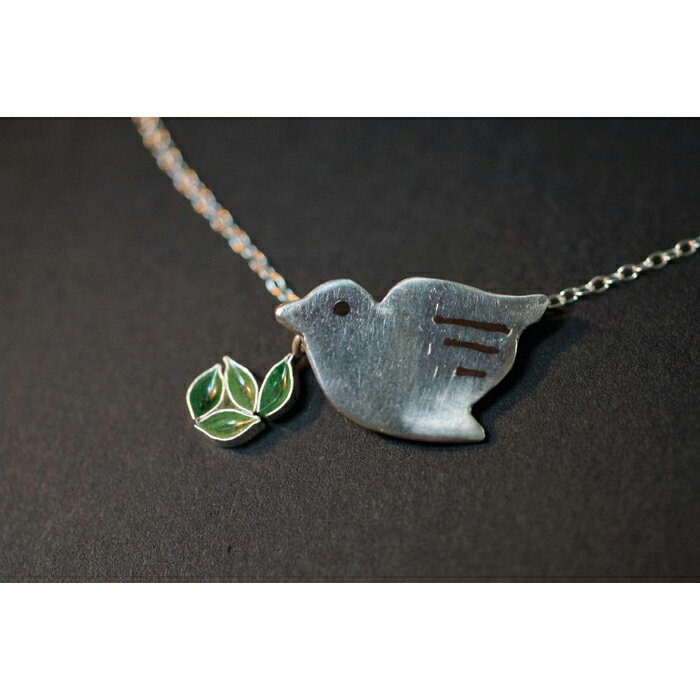 【加賀象嵌】ネックレス「小鳥」 | 石川県 金沢市 金沢 土産 ご当地 ふるさと 納税 支援 伝統 工芸 象嵌 工芸品 伝統工芸 伝統工芸品 特産品 名産品 金沢工芸品 伝統的工芸品 おすすめ ご当地おみやげ 石川県金沢市 お取り寄せ お土産 ファッション