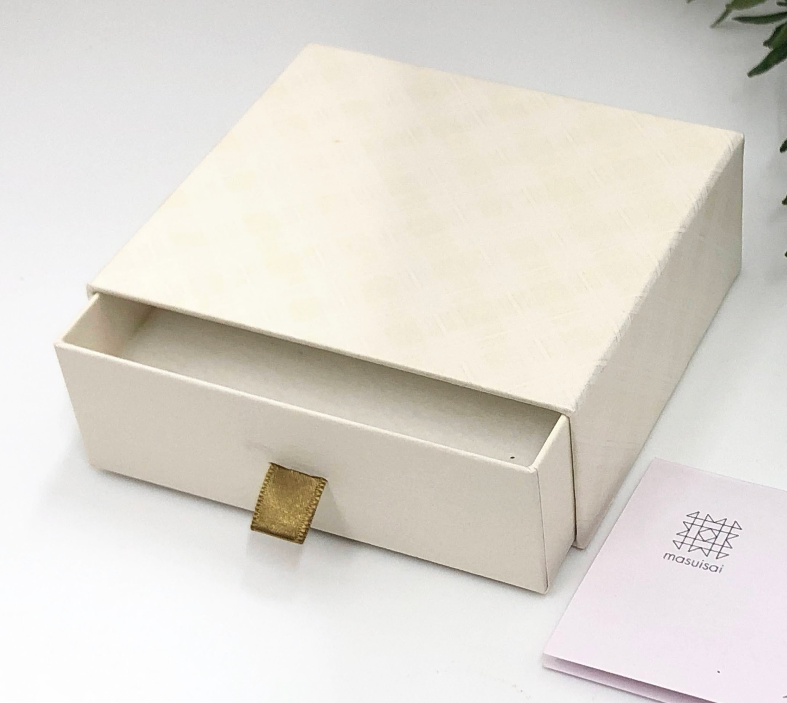 【ふるさと納税】 輪島うるし塗 HAKU ピアス ( 選べる : 黒金箔 白金箔 ) | アクセサリー フォーマル レディース 金箔 輪島 漆塗り 漆 天然漆 金沢箔 能登 石川県 輪島市 サムネイル2