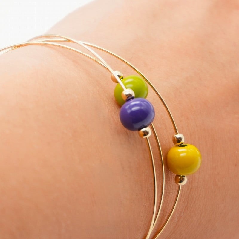 【ふるさと納税】輪島でうまれた うるしのブレスレット【選べるカラー ： 白 黄 黄緑 緑 水色 青 紫 ピンク 赤 黒】| アクセサリー 漆塗り 天然漆 伝統工芸 カジュアル シンプル ビジネス 能登 石川県 輪島市 サムネイル3