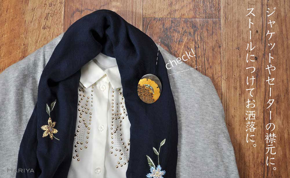 【ふるさと納税】雪月花蒔絵 黒蝶貝ブローチ 蒔絵 漆 黒蝶貝 雪月花 うるしアート ハンドメイド ブローチ アクセサリー ギフト 伝統工芸 工芸品 国産 能登半島地震復興支援 F6P-0280 サムネイル2