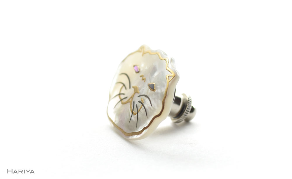 【ふるさと納税】ぶさ猫蒔絵 白蝶貝ピンブローチ 蒔絵 漆 白蝶貝 猫 ねこ ピンブローチ うるしアート ブローチ アクセサリー ギフト 伝統工芸 工芸品 国産 能登半島地震復興支援 F6P-0390 サムネイル3