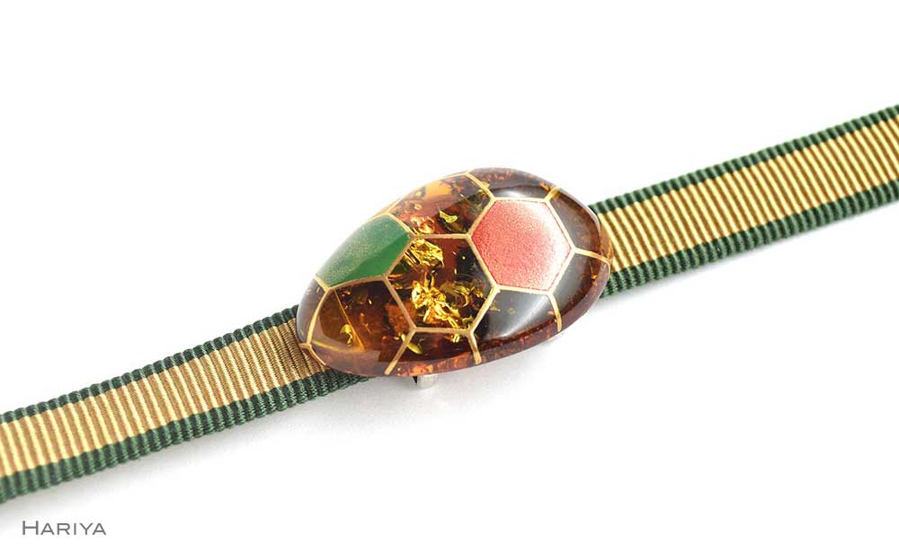 【ふるさと納税】亀甲蒔絵 琥珀帯留 亀の甲羅 亀甲 琥珀 漆塗り 漆 蒔絵 帯留 帯留め アクセサリー 和装 着物 和服 ギフト 伝統工芸 工芸品 国産 うるしアート能登半島地震復興支援 F6P-0767 サムネイル3