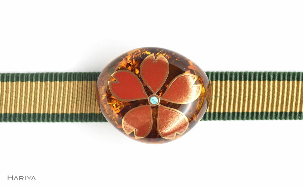 【ふるさと納税】桜蒔絵 琥珀帯留 桜 春 琥珀 漆塗り 漆 蒔絵 帯留 帯留め ハンドメイド アクセサリー 和装 着物 和服 ギフト 伝統工芸 工芸品 国産 うるしアート能登半島地震復興支援 F6P-0768 サムネイル2