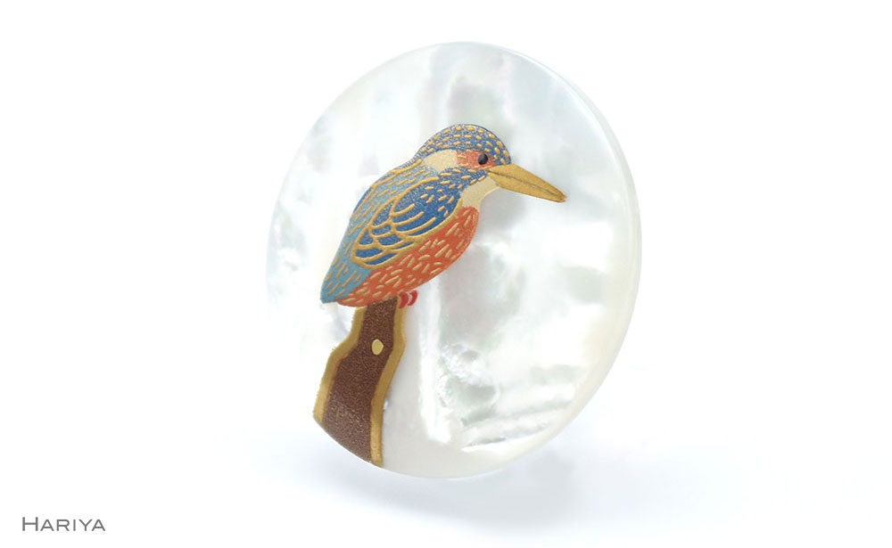 【ふるさと納税】翡翠蒔絵 白蝶貝ブローチ 蒔絵 漆 白蝶貝 翡翠 カワセミ うるしアート ハンドメイド ブローチ アクセサリー ギフト 伝統工芸 工芸品 国産 能登半島地震復興支援 F6P-1144 サムネイル2