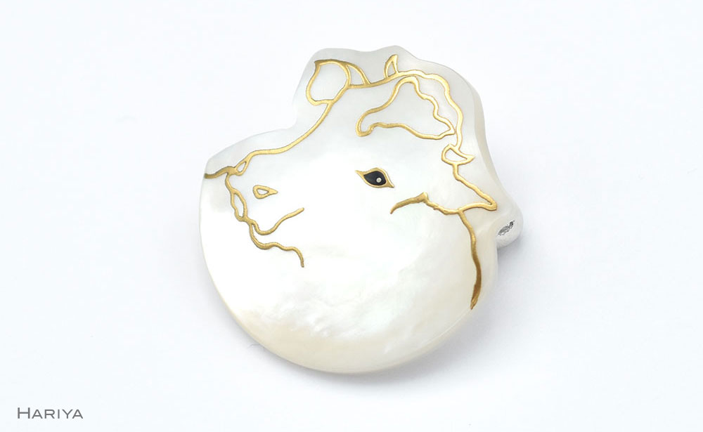 【ふるさと納税】丑蒔絵 白蝶貝ブローチ 蒔絵 漆 白蝶貝 丑 うし うるしアート ハンドメイド ブローチ アクセサリー ギフト 伝統工芸 工芸品 国産 能登半島地震復興支援 F6P-1149 サムネイル2