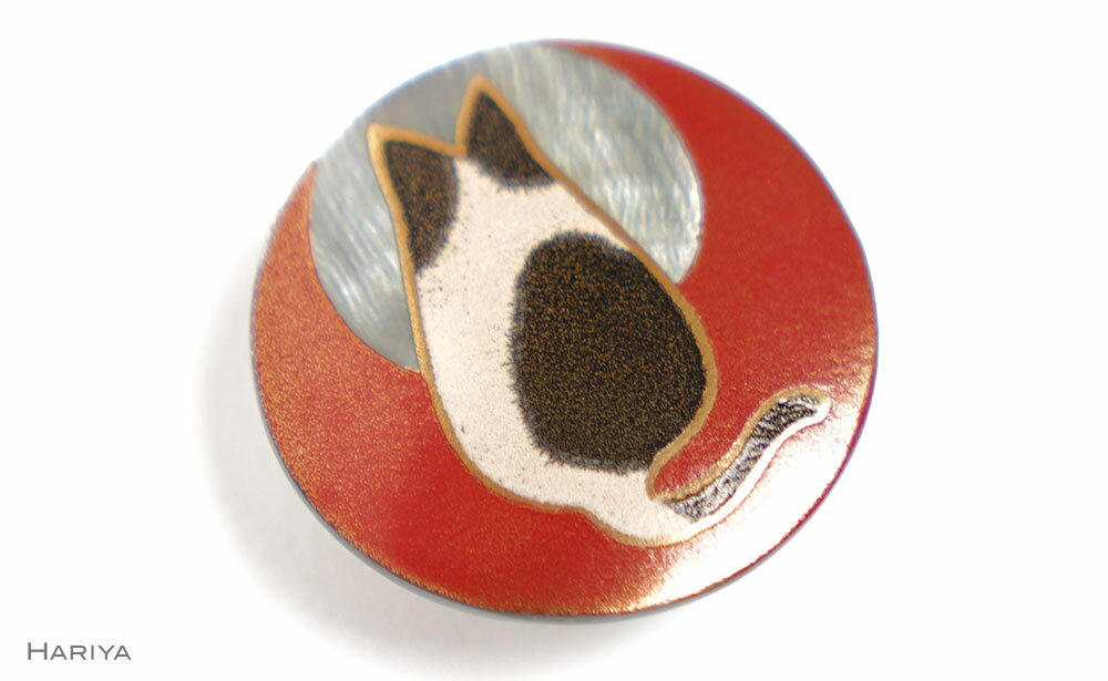 【ふるさと納税】猫に満月蒔絵 黒蝶貝ブローチ 蒔絵 漆 黒蝶貝 猫 ねこ うるしアート ハンドメイド ブローチ アクセサリー ギフト 伝統工芸 工芸品 国産 能登半島地震復興支援 F6P-1502 サムネイル2