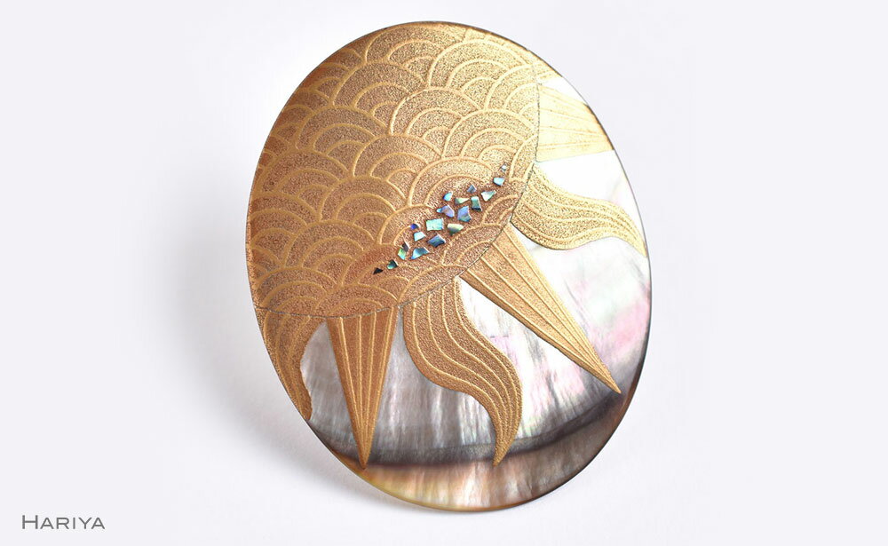 【ふるさと納税】太陽蒔絵 黒蝶貝ブローチ 蒔絵 漆 黒蝶貝 太陽 うるしアート ハンドメイド ブローチ アクセサリー ギフト 伝統工芸 工芸品 国産 能登半島地震復興支援 F6P-1507 サムネイル2