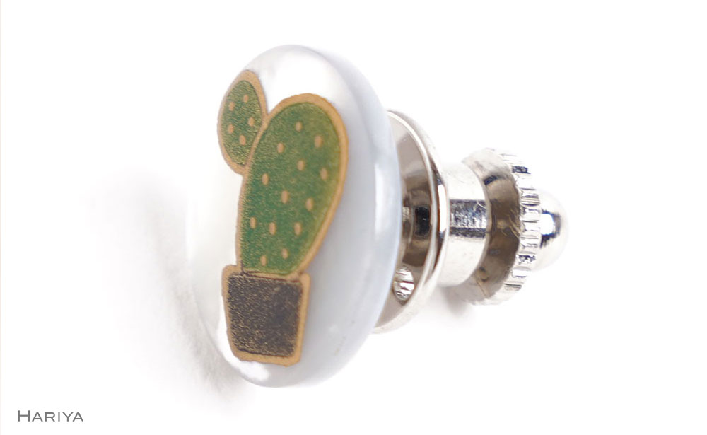 【ふるさと納税】サボテン蒔絵 ピンブローチ 桐箱付き 蒔絵 漆 蝶貝 サボテン ハンドメイド アクセサリー ギフト 伝統工芸 工芸品 国産 能登半島地震復興支援 F6P-1561 サムネイル2