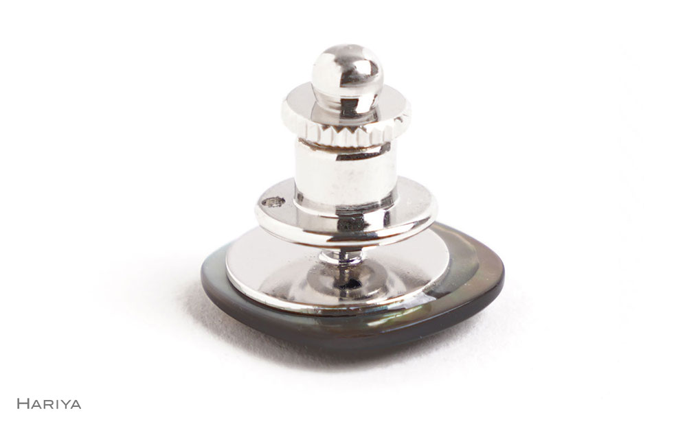 【ふるさと納税】ひよこ蒔絵 黒蝶貝ピンブローチ 桐箱付き 蒔絵 漆 黒蝶貝 ひよこ ヒヨコ ハンドメイド ピンブローチ アクセサリー ギフト 伝統工芸 工芸品 国産 能登半島地震復興支援 F6P-1562 サムネイル3