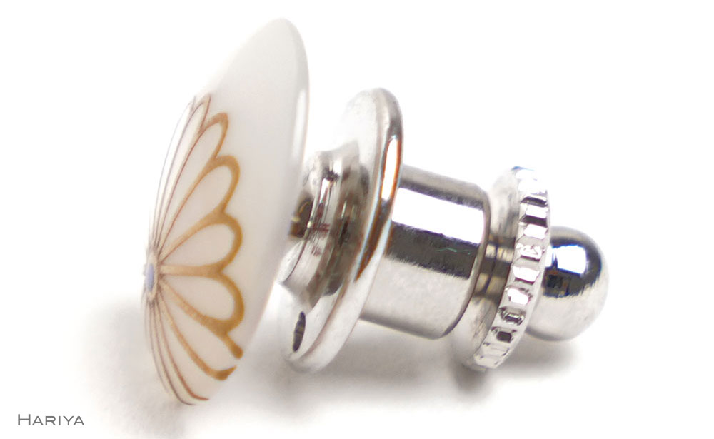 【ふるさと納税】菊蒔絵 白蝶貝ピンブローチ 桐箱付き 蒔絵 漆 白蝶貝 菊 ハンドメイド ピンブローチ アクセサリー ギフト 伝統工芸 工芸品 国産 能登半島地震復興支援 F6P-1695 サムネイル3