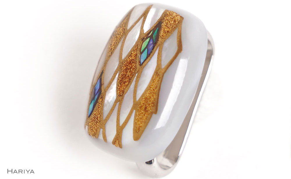 【ふるさと納税】龍鱗蒔絵 白蝶貝帯留め 桐箱付き 龍の鱗 うろこ 鱗 白蝶貝 漆塗り 漆 蒔絵 帯留 帯留め アクセサリー 和装 着物 和服 伝統工芸 工芸品 国産うるしアート 能登半島地震復興支援 F6P-1714 サムネイル2