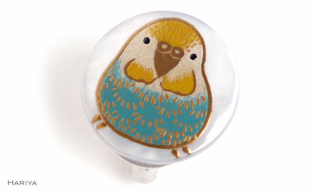 【ふるさと納税】セキセイインコ蒔絵 白蝶貝帯留め 桐箱付き セキセイインコ 鳥 白蝶貝 漆塗り 漆 蒔絵 帯留 帯留め アクセサリー 和装 着物 和服 工芸品 国産 能登半島地震復興支援 F6P-1717 サムネイル2