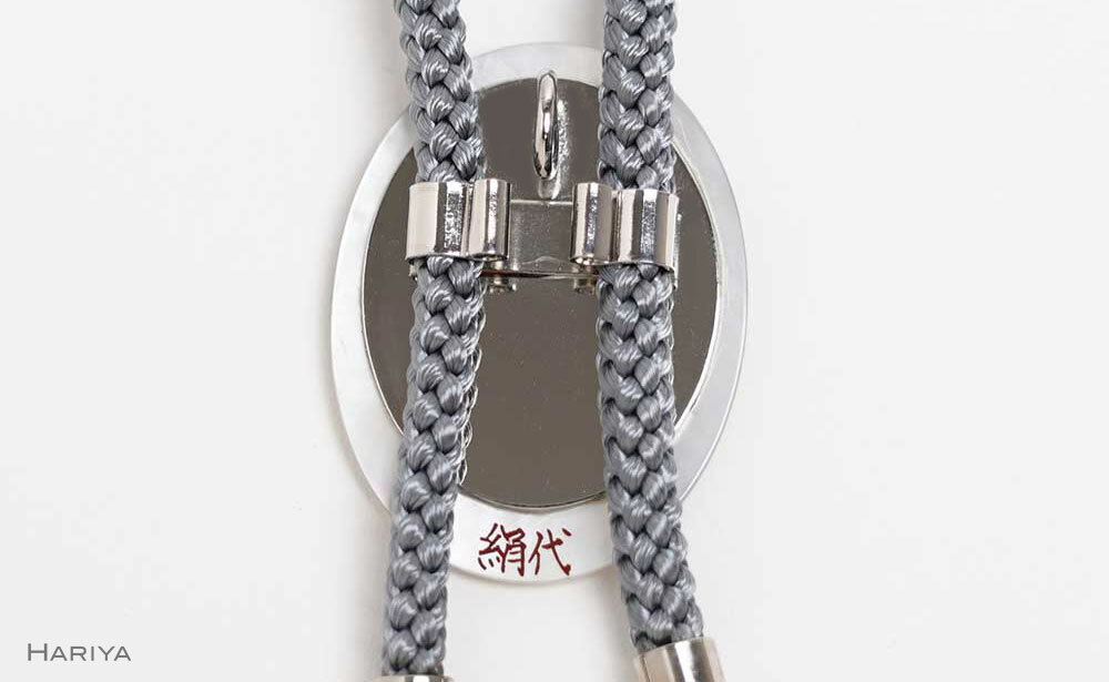 【ふるさと納税】団栗とふくろう蒔絵 白蝶貝ループタイ ふくろう フクロウ 漆塗り 漆 蒔絵 白蝶貝 うるしアート ループタイ アクセサリー ギフト 伝統工芸 工芸品 国産 能登半島地震復興支援 F6P-1754 サムネイル3