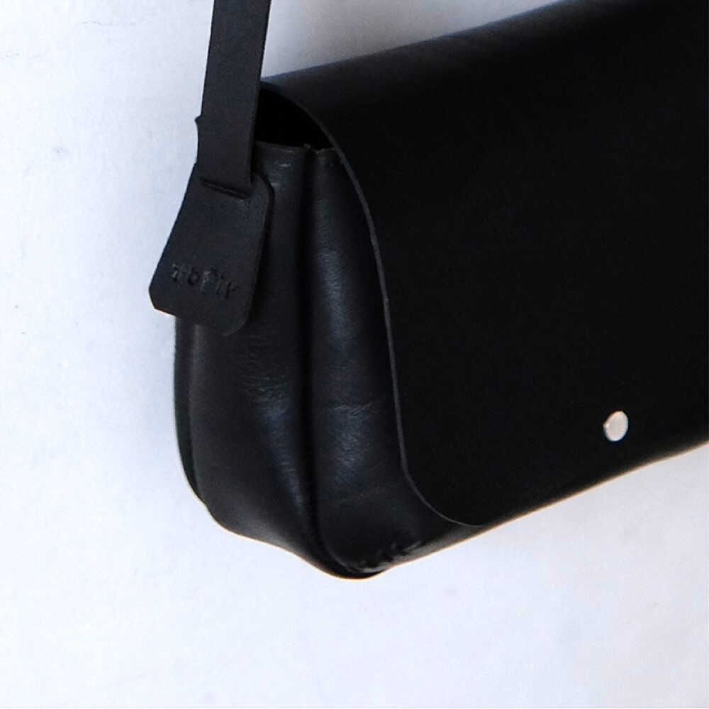 【ふるさと納税】お散歩ポーチ ミニ マチ付き 【ブラック】 本革 イタリアンレザー / ショルダーバッグ 軽量 牛革 ファスナーポケット付き 小浜市 / topiv[BFAI022] サムネイル3