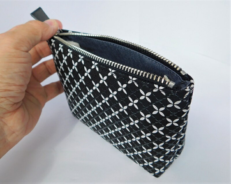 【ふるさと納税】ポーチ 小物入れ 印伝 鹿革 甲州印伝 そよか 革 工芸品 黒 白 k001-385 サムネイル3