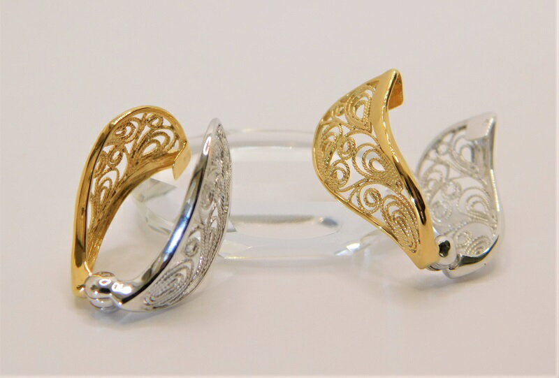 【ふるさと納税】＜ 甲府ジュエリー ＞ イヤリング ピアリング ピアス見え レディース ジュエリー アクセサリー シルバー リバーシブル 金 銀 葉 葉っぱ モチーフ ギフト プレゼント誕生日 贈り物 ラッピング ケース付 保証書付 k001-450 サムネイル2